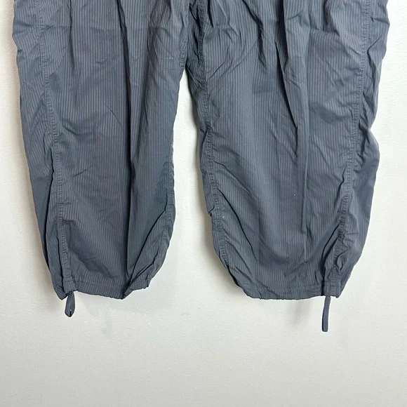 Lululemon Gray Drawstring Cropped Joggers Size 8 Lightweight Athleisure Pants - Picture 4 of 7